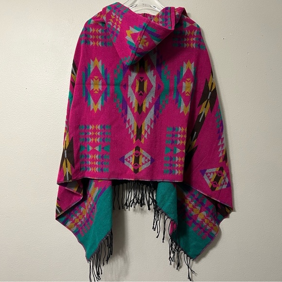 Women's Hooded Cape Shawl - Aztec Print Bohemian Poncho one size - Picture 4 of 5